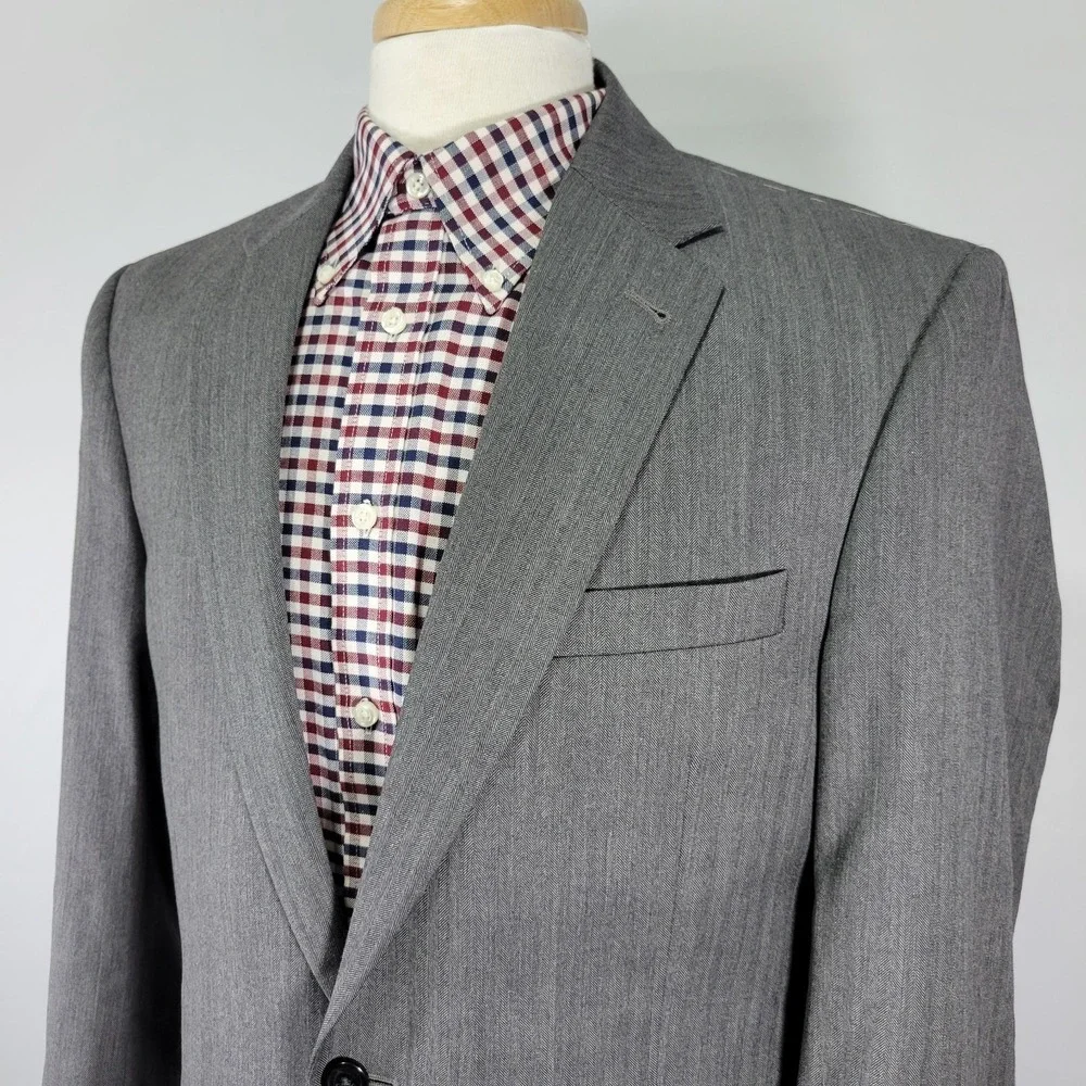 JOS A BANK Men's Sport Coat Blazer Two Button Gray Herringbone Size 41L NEW‎